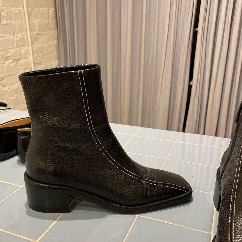 WORN ONCE	Sevilla Onyx Boot size 38